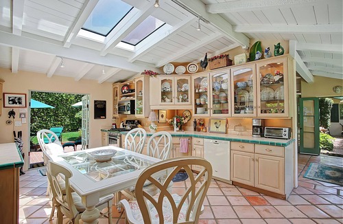 Montecito House | BUTTERFLY BEACH HOUSE.3MIN WALK TO BUTTERFLY BEACH & VILLAGE,8 MIN BILTMORE