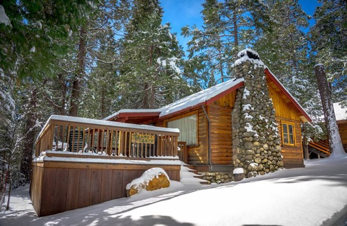 North Wawona Cabin | Cabin ∙ 2 bedrooms ∙ 6 guests