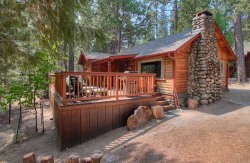 North Wawona Cabin | Cabin ∙ 2 bedrooms ∙ 6 guests