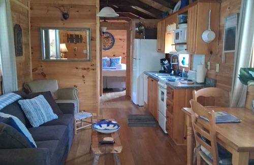 Tryon Cabin | CABIN #2 Cozy 1-bedroom cabin in beautiful Tryon NC 3 miles to TIEC!