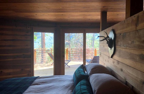 Idyllwild Cabin | Cabin ∙ 2 bedrooms ∙ 4 guests