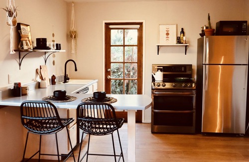 Fallbrook Cottage | Cactus Garden Cottage…Best Location!