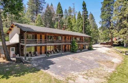 Springville Apartment | Camp Nelson Lodge Room 9