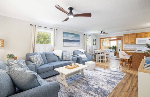 Colington Harbour House | Canal front Retreat with Kayaks, Paddle boards and Fire pit. Newly Furnished!