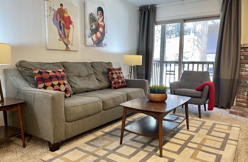 Mammoth Lakes Condo | Canyon Lodge CHAMONIX Condo. Minutes Walk From Lifts.