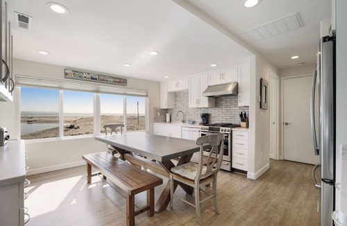 Capitola House | Capitola Venetian #1 – Historic Beachfront Getaway