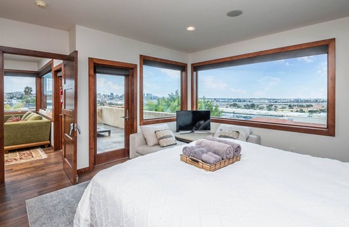 Mission Hills House | Captivating Views With All The Creature Comforts in Old Town