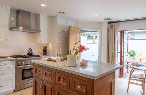 Golden Rectangle Apartment | Carmel-By-The-Sea~ Corner of Mission & 7th. ~ 2 Bedroom Luxury Apartment