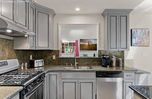 Northeast Carmel House | Carmel Nirvana: Close to Shops Restaurants Golf Beach