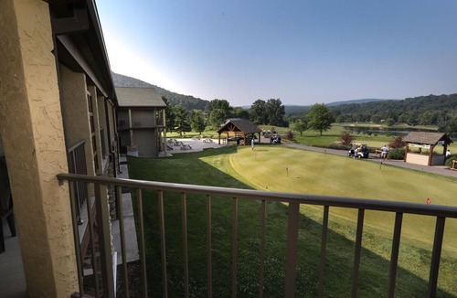 Fairfield Hotel | Carroll Valley Escape | King Room w/Golf Views