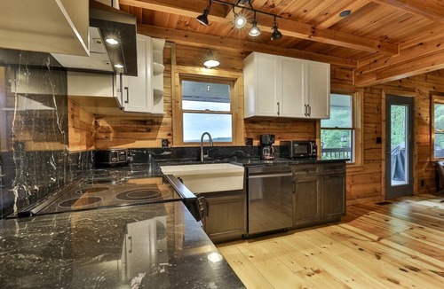 Ellijay Cabin | Carter`s Lake Getaway | Ellijay, GA