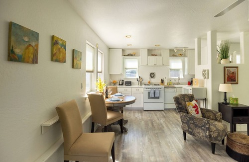 Siskiyou-Hargadine Historic District Cottage | Casa Amore, Ashland, Cozy Cottage in the Heart of Historic Ashland