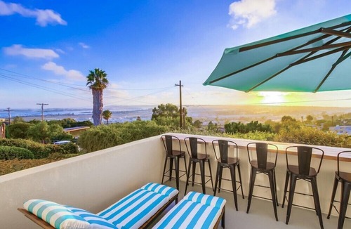 Middletown House | Casa Blanca–Ultimate Getaway: Spa, Game Rooms, Firepit, Views