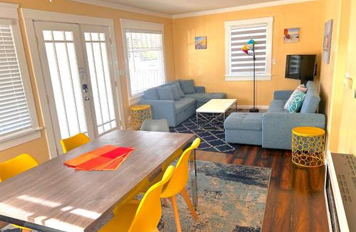 Bridgeview Apartment | Casa California - Backyard, BBQ, Firepit & Near Beaches