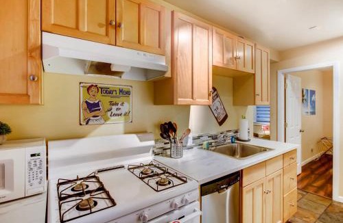 Bridgeview Apartment | Casa California - Backyard, BBQ, Firepit & Near Beaches