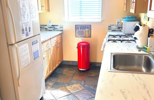 Bridgeview Apartment | Casa California-Spacious - 3 Bdr/Backyard Firepit/Playground/Gaslamp/Zoo/Beach