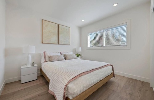 North Whisman House | Casa DiNora Chic and Comfy Home in the Heart of Silicon Valley