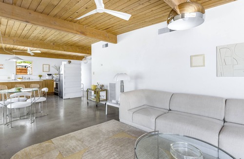 Racquet Club Estates House | Casa Gia - Perfectly curated with original midcentury designer pieces