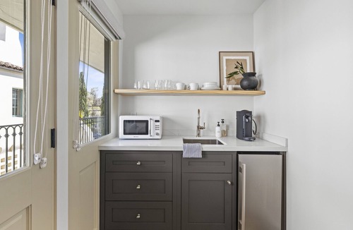 Laguna Apartment | Casa Jardin Unit 12-Boutique Suite in Downtown Santa Barbara