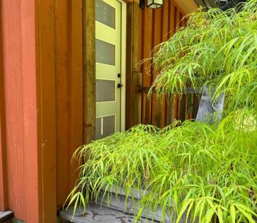 La Selva Beach House | Casalarada - House by the Creek