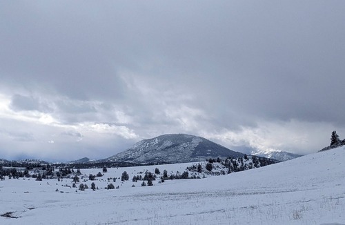 Hornbrook RV Rental | Cascade Valley Wonderland campground in Hornbrook perfect for outdoor adventures