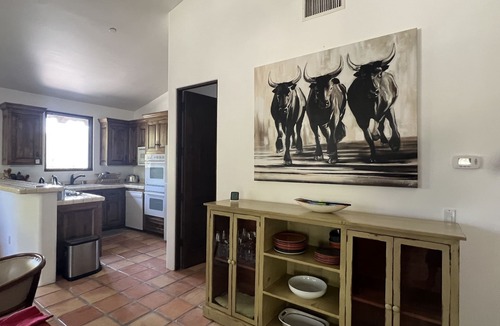 Escondido House | Casita in beautiful Elfin Forest, hiking trails, 20 min to Beach