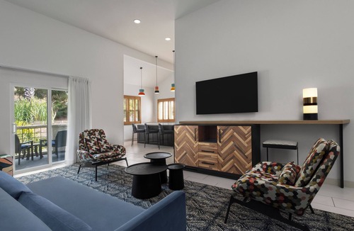 Avalon Hotel | Catalina Canyon Inn