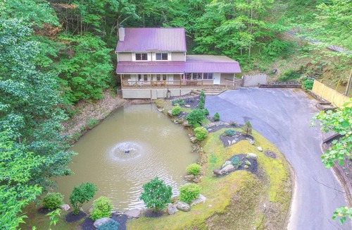 Sevierville Ski Chalet | Catch & Release; Fishing Pond, Creek, FIOS Wifi Internet, Secluded