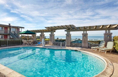 San Simeon Hotel | Cavalier Oceanfront Resort | Deluxe King Fireplace | San Simeon