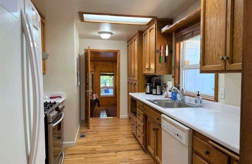 Twain Harte House | Cedar Cove Retreat – Spacious Cabin w/Lake Access & Multiple Living Areas in Tw