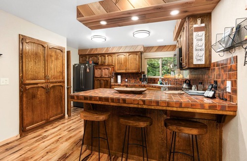Sierra Cedars Cabin | Cedar Horn | Serene Shaver Retreat