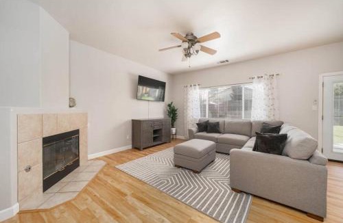 River Oaks House | Central Bliss near parks & shops