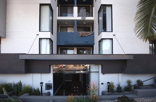 Sawtelle Apartment | Central Brentwood 1BR w/Pool, near UCLA, San Vicente, by Blueground