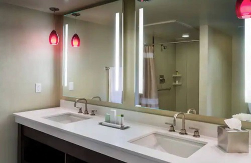 Little Tokyo Hotel | Central LA Stay Near Little Tokyo Culture, Dining & City Attractions