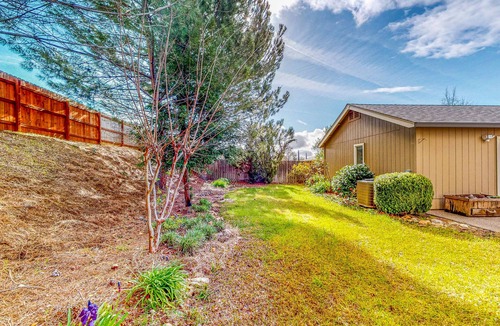 Quail Ridge House | Centrally Located - Grill & Dual-Sided Fireplace