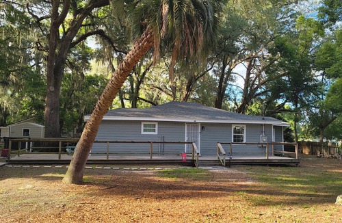 Jacksonville House | Centrally located 3-Bedroom Large Lot Country Family home in sunny Jacksonville