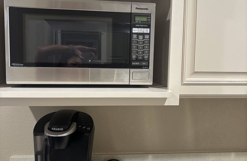Thousand Oaks Apartment | Centrally Located Studio with Private Entrance and Furnished Patio with BBQ