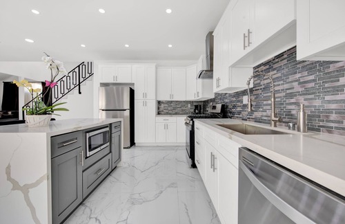 Reseda House | Charmer Salt Water Pool 2 Story House 2800 sq ft