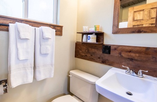 Tahoe Island Cabin | Charming 1-bedroom lodge in South Lake Tahoe for a relaxing stay