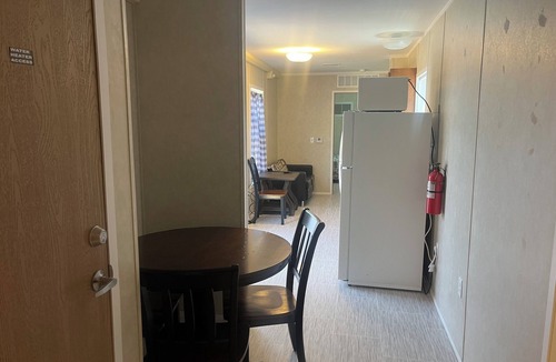 Chester House | Charming 1-bedroom tiny house in awesome Chester with WiFi, central AC and Heat.