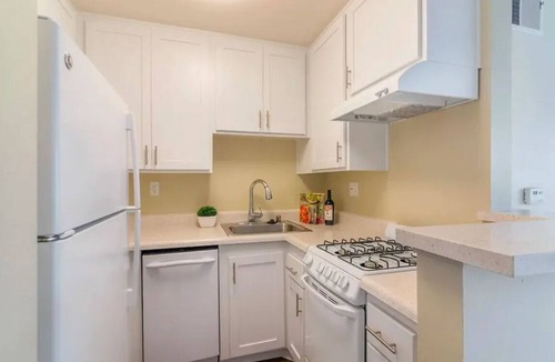 Wilshire Apartment | Charming 1-bedroom apartment in marvelous Los Angeles with WiFi, AC