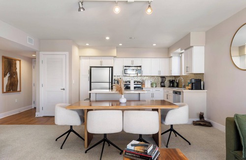 Playa Del Rey Apartment | Charming 2-bedroom apartment with fitness room, WiFi in Marina del Rey