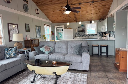 Jamaica Beach House | Charming 2-bedroom cottage on the canal in Jamaica Beach.