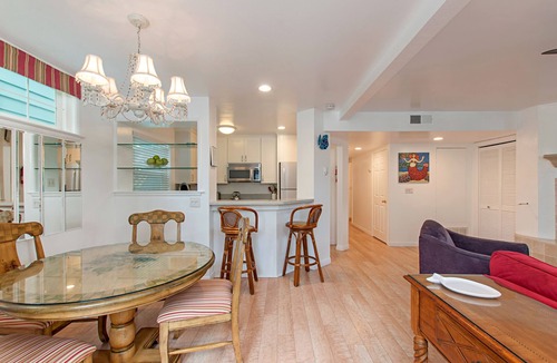 Central Mission Beach Condo | Charming 2 Bedroom/2 Bath with Fireplace, Beach is 2 min Walk