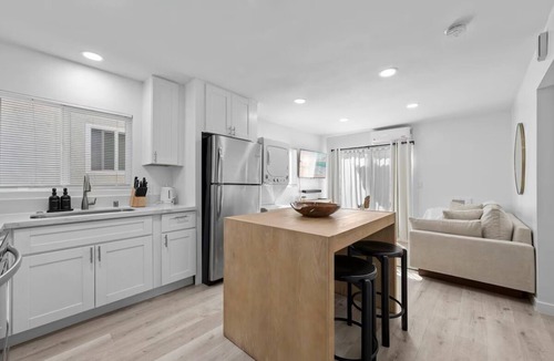 City Heights Apartment | Charming 2-bedroom apartment in sunny City Heights with AC
