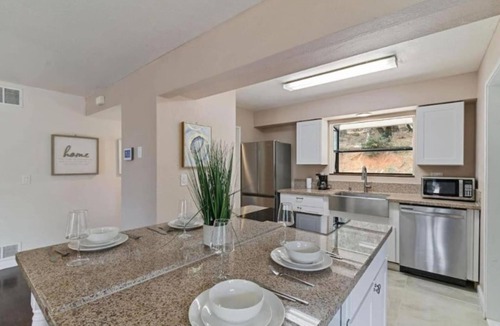 Auburn Apartment | Charming 2-bedroom apartment with AC, WiFi in lovely Auburn