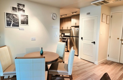 Pico-Union House | Charming 2BR Apart Hotel Free WiFi and AC in beautiful Los Angeles