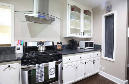 Los Angeles House | Charming 3-bd home in lovely LA near LAX, DTLA, SoFi, Intuit, Beaches, Dignity