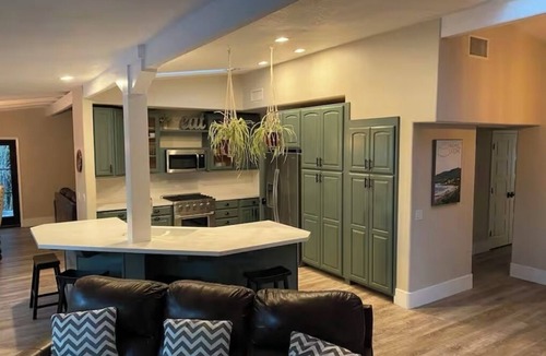North Tustin House | Charming 3-bedroom house in North Tustin with large lot and gated entry