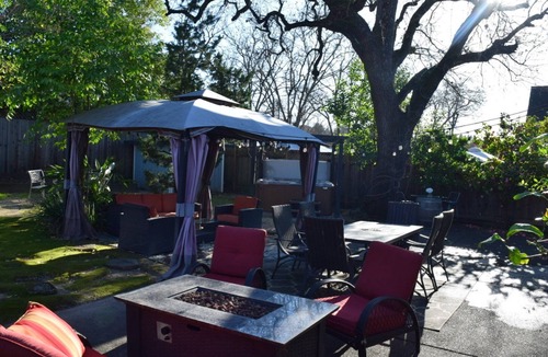 Fetters Hot Springs-Agua Caliente House | Charming 3-bedroom house in tranquil Sonoma with large backyard & hot tub
